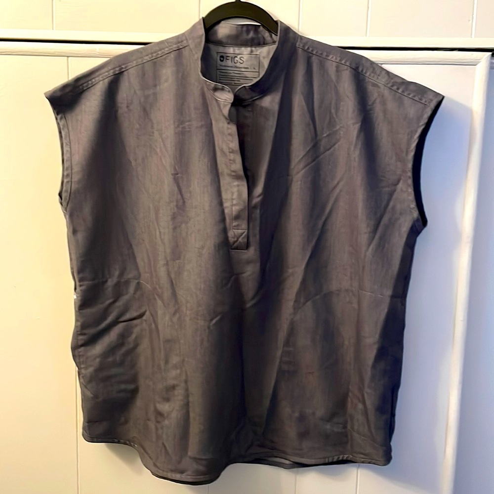 FIGS Graphite Top